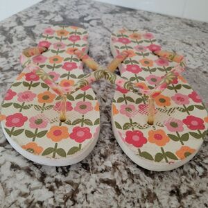 Vera Bradley Flower pattern flip flops